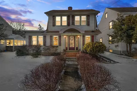 12 Cedar Ave, Poughkeepsie, NY 12603