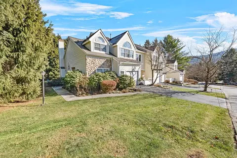 87 Spruce Ridge Dr, Fishkill, NY 12524