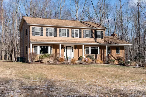 1 Sawgrass Dr, Lewisboro, NY 10536