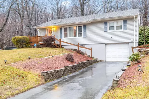 29 Windwood Dr, Newburgh, NY 12550