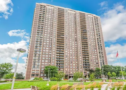 27110 Grand Central Pkwy #27D, New York, NY 11005