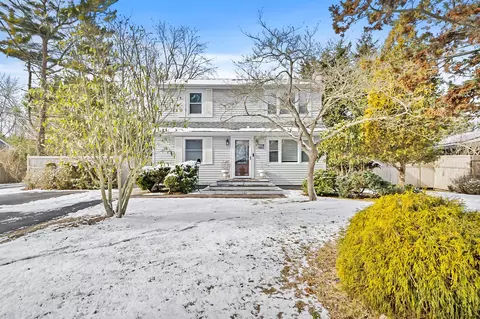 370 Grove Ave, Patchogue, NY 11772