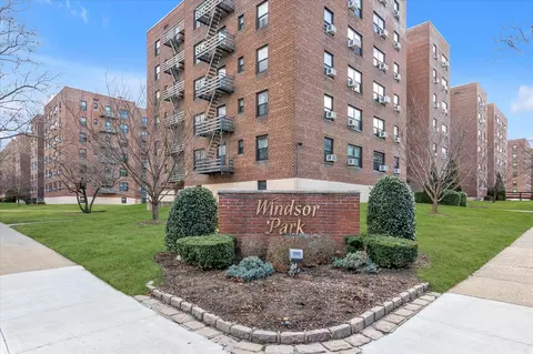 212-08 75th Ave #5C, Oakland Gardens, NY 11364