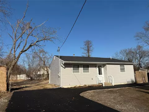 19 E Walnut St, Central Islip, NY 11722