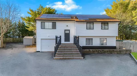3 Star Ct, Brookhaven, NY 11772