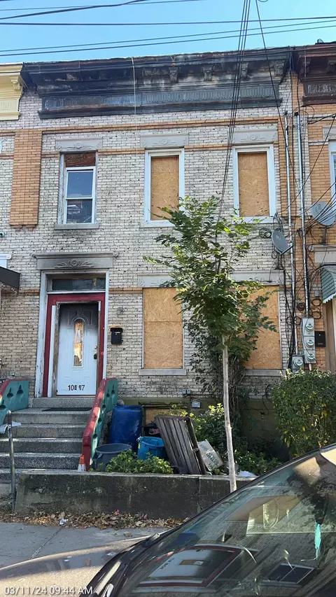 104-47 164 St, New York, NY 11433