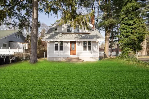 39 S 5th Ave, Brentwood, NY 11717