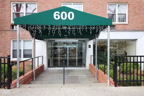 600 Locust St #1K, Mount Vernon, NY 10552