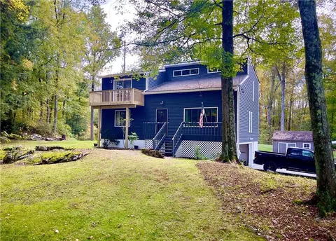 104 Crum Elbow Rd, Hyde Park, NY 12538