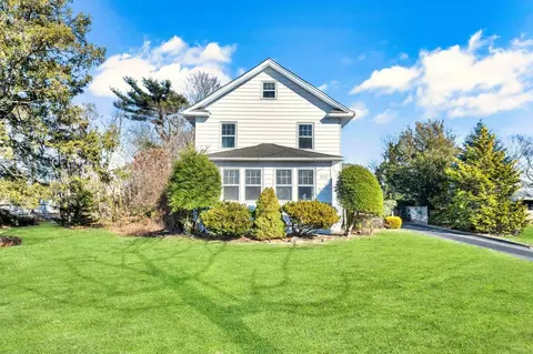 215 Jayne Ave, Patchogue, NY 11772