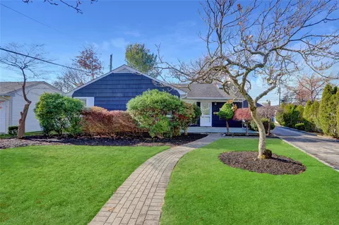 520 Lawrence Rd, West Hempstead, NY 11552