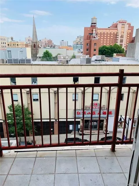 135-37 37 Ave #5B, New York, NY 11354