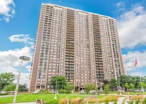 27010 Grand Central Pkwy #33S, Little Neck, NY 11362