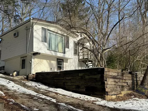 8 Locust Trl, Mamakating, NY 12790