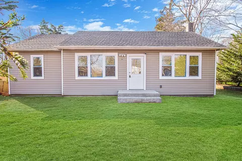 95 Fairway Ave, Riverhead, NY 11901