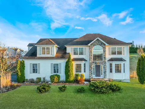 2 Grand View Ter, Chester, NY 10918