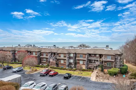 105 Foxhill Dr #105, Calverton, NY 11933
