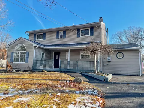 7 Charm City Dr, Port Jefferson Station, NY 11776