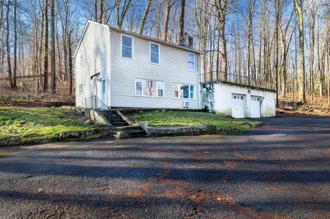 5 Walker Ln, Yorktown Heights, NY 10598