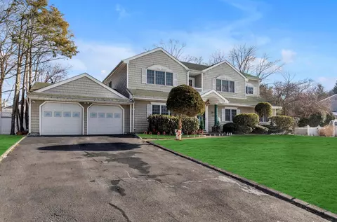 7 Plaza Dr, Smithtown, NY 11787