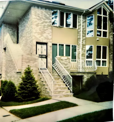 15-55 200 St, New York, NY 11360