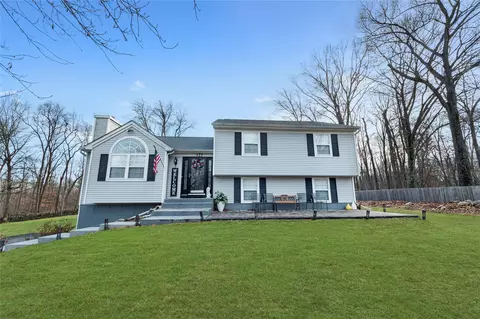 122 Foxwood Dr S, Newburgh, NY 12550