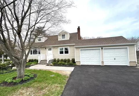 39 E 24th St, Huntington Station, NY 11746