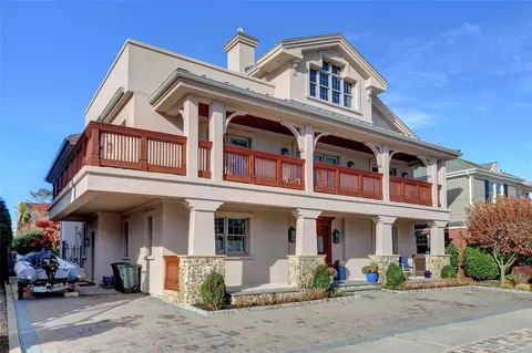 103 Lynbrook Ave, Point Lookout, NY 11569