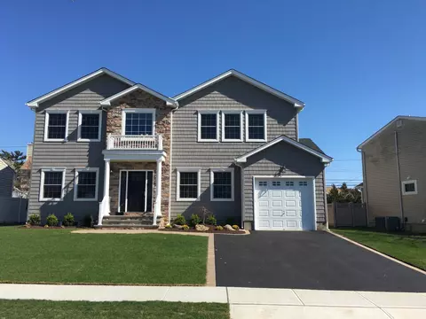 160 Morton Blvd, Plainview, NY 11803