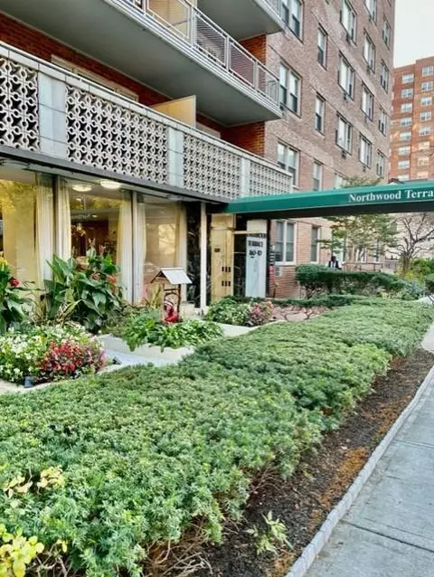 160-10 89 Ave #6, New York, NY 11432