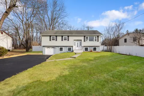 208 Valley View Dr, Shawangunk, NY 12589