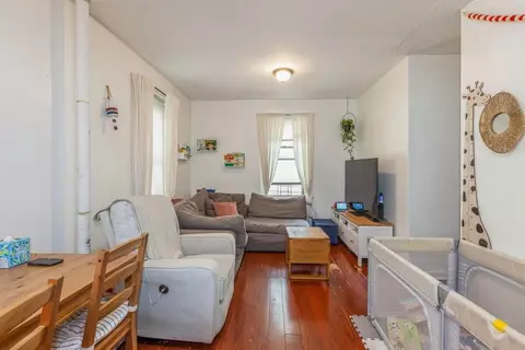 2177 33rd St #1A, New York, NY 11105