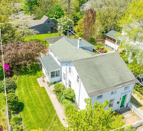 529 2nd St, Greenport, NY 11944