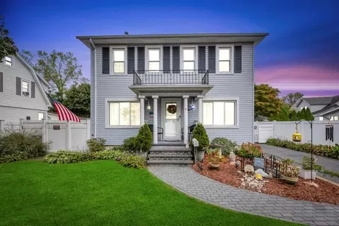 11 Harding Ave, Hicksville, NY 11801
