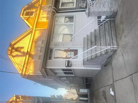 8933 85th St, New York, NY 11421