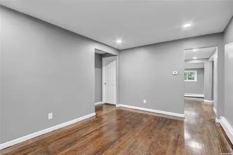 726 Brook Ct, Baldwin, NY 11510