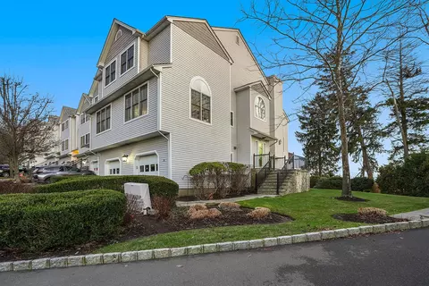 31 Forest Ridge Rd, Clarkstown, NY 10960
