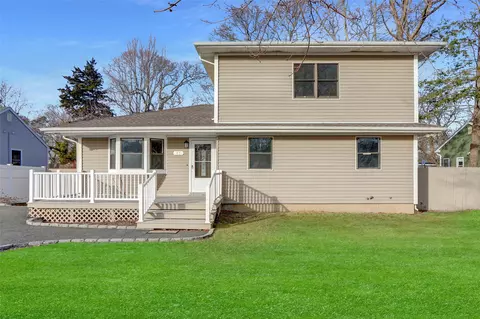 45 Lama Dr, Shirley, NY 11967