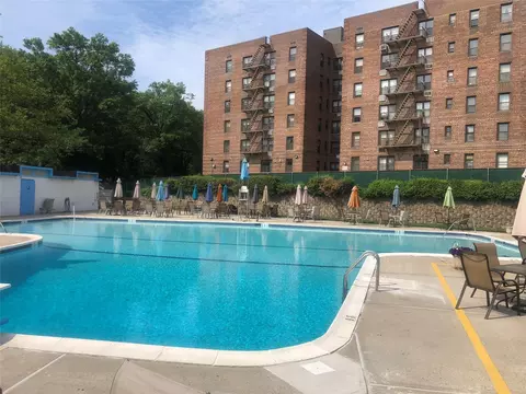 226-26 Union Tpke #2K, Oakland Gardens, NY 11364