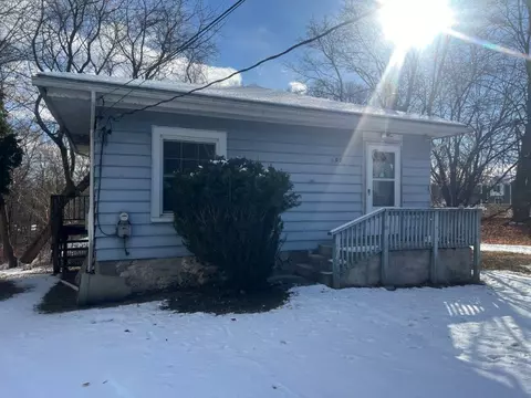 102 Creek Rd, Poughkeepsie, NY 12601