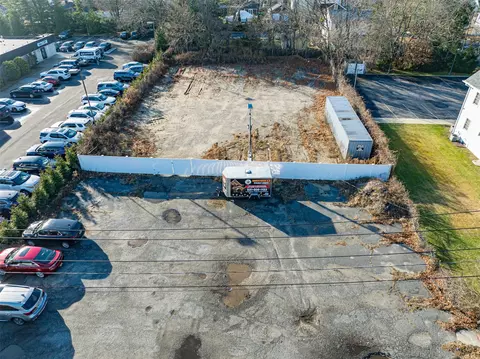 208-212 Carleton Ave, Islip, NY 11730