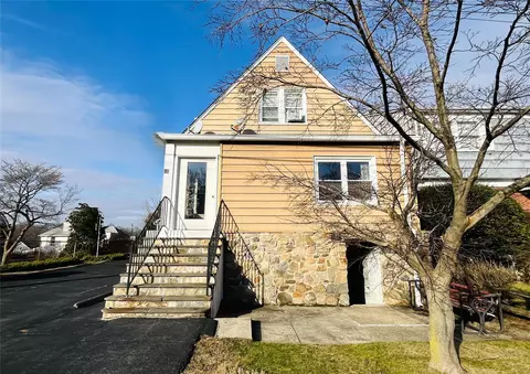 88 Holland St, Harrison, NY 10528