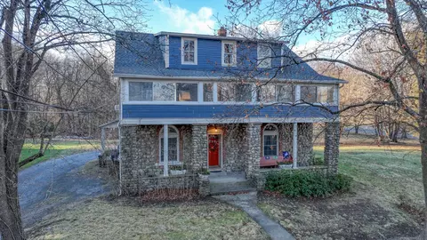 111 S Ohioville Rd, New Paltz, NY 12561