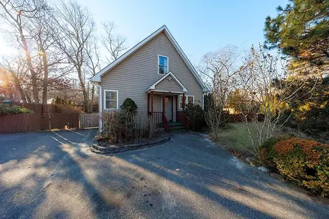 55 Oak Ave, Riverhead, NY 11901