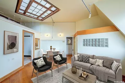 4 Dartmouth St #57, New York, NY 11375