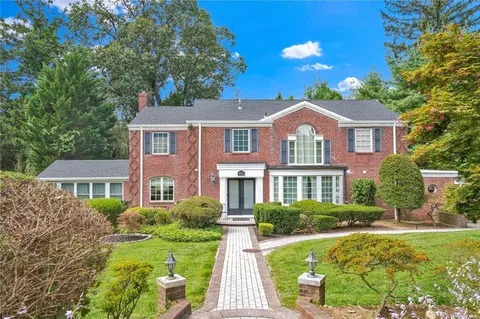 151 Mill Spring Rd, North Hempstead, NY 11030