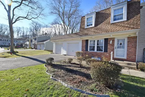 9 Wilson Cmns, Yaphank, NY 11980