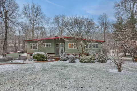7 Val De Mar Dr, East Fishkill, NY 12533