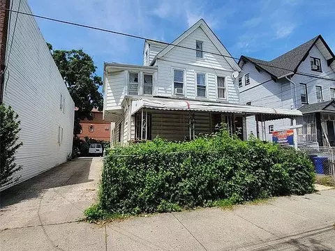 138-07 90 Ave, Jamaica, NY 11435