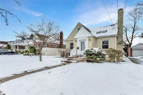 246 Oakford St, West Hempstead, NY 11552